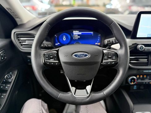 Used 2022 Ford Escape Titanium image 11