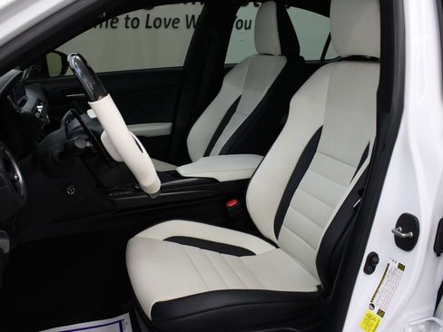 Used 2022 Lexus IS 350 F Sport RWD image 15