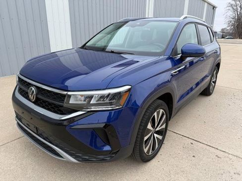 Used 2023 Volkswagen Taos SE image 3