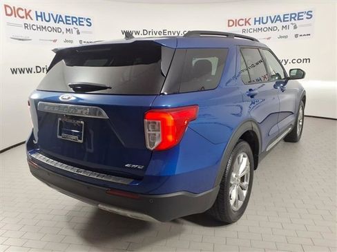 Used 2021 Ford Explorer XLT w/ Equipment Group 202A image 6