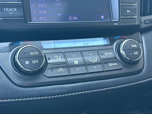 Used 2013 Toyota RAV4 XLE image 17