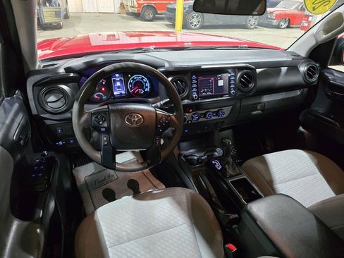 Used 2020 Toyota Tacoma SR AWD/4WD image 31