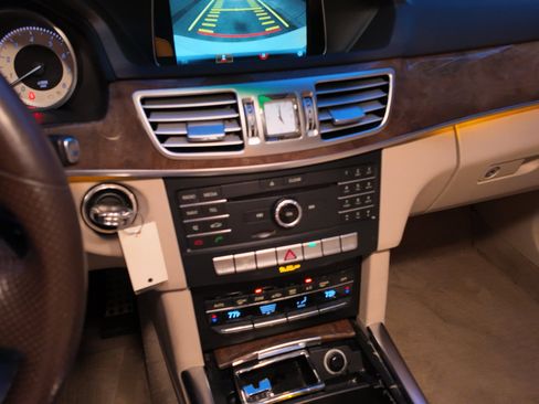 Used 2016 Mercedes-Benz E 350 4MATIC Sedan image 12