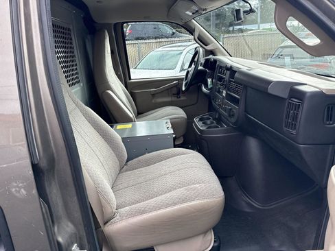 Used 2016 Chevrolet Express 2500 image 15