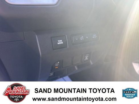 Used 2024 Nissan Frontier SV w/ SV Convenience Package image 14