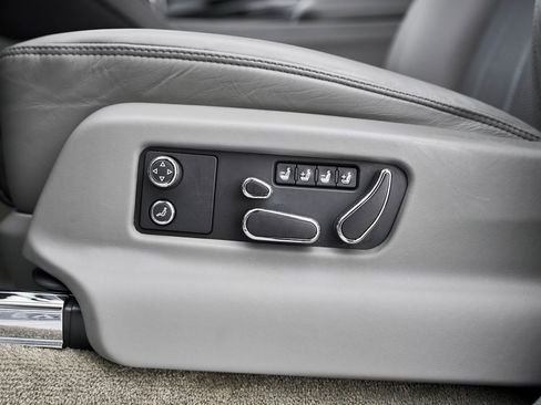 Used 2023 Bentley Bentayga Extended Wheelbase image 34