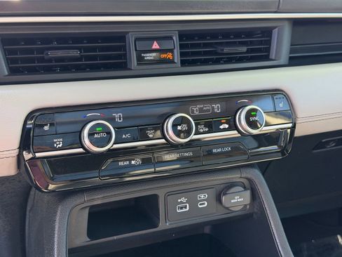 Used 2024 Honda Pilot Touring image 24
