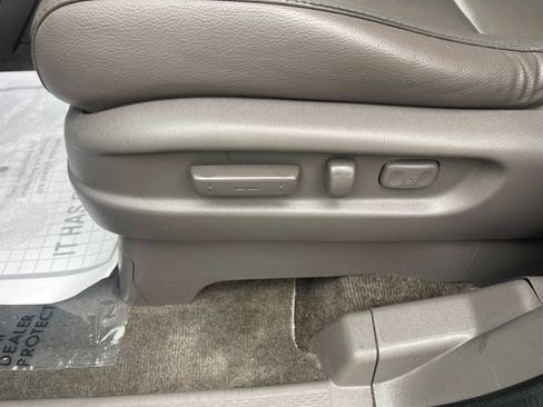 Used 2014 Honda Odyssey Touring Elite image 25