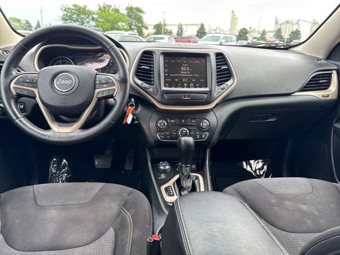 Used 2015 Jeep Cherokee Latitude w/ Cold Weather Group AWD/4WD image 13