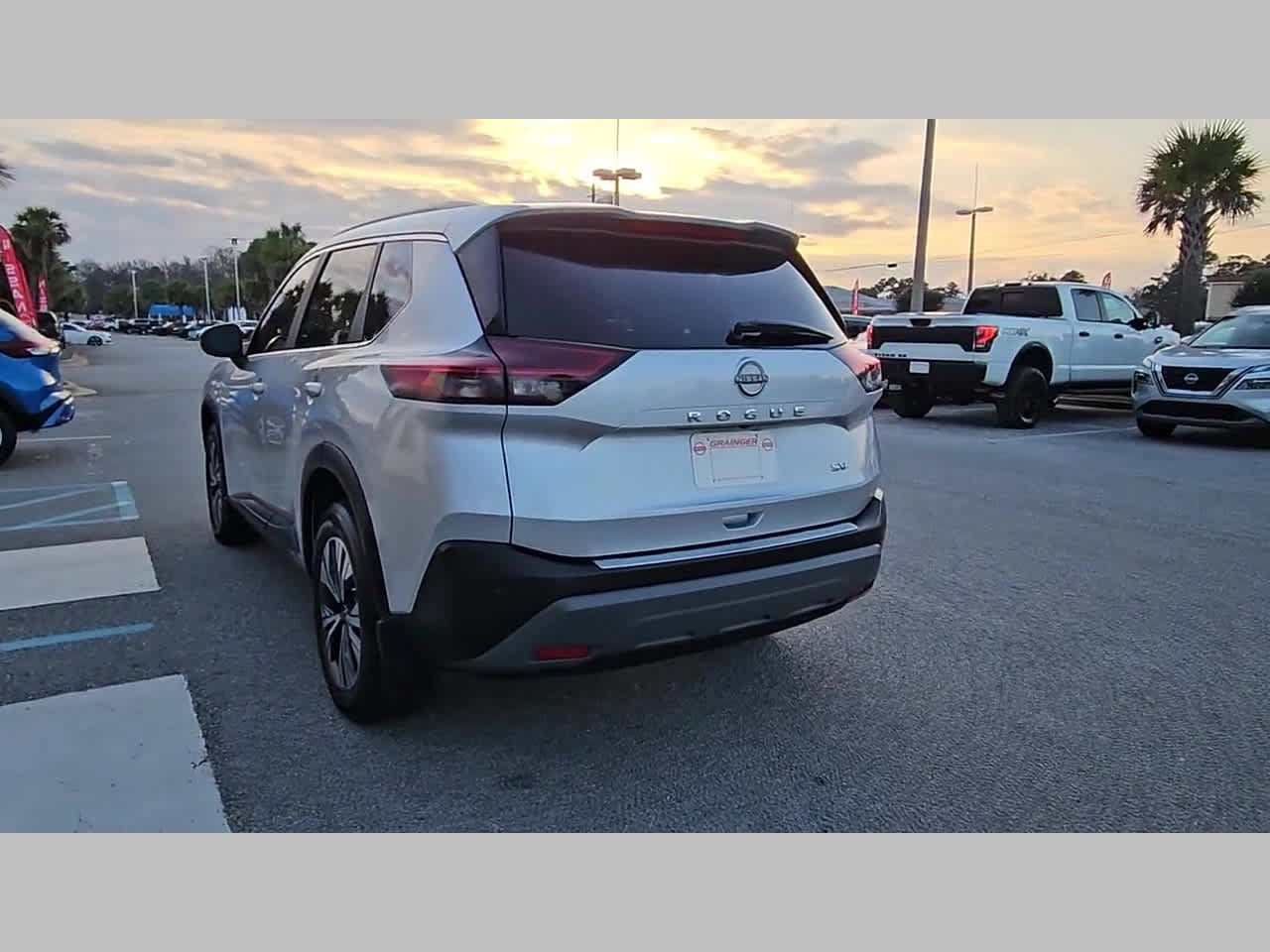 Used 2023 Nissan Rogue SV w/ SV Premium Package FWD image 32