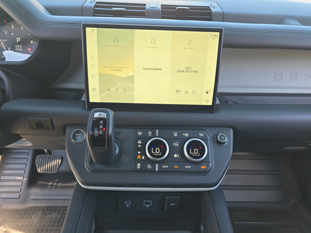 Certified 2024 Land Rover Defender 130 X-Dynamic SE AWD/4WD image 21