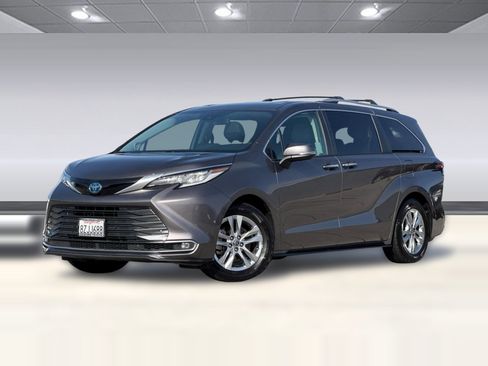 Certified 2022 Toyota Sienna Limited image 27