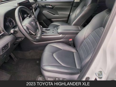 Used 2023 Toyota Highlander XLE FWD image 14