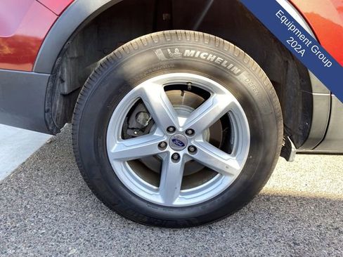 Used 2017 Ford Explorer XLT w/ Equipment Group 202A AWD/4WD image 8