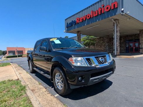 Used 2016 Nissan Frontier SV w/ SV Value Truck Package AWD/4WD image 1