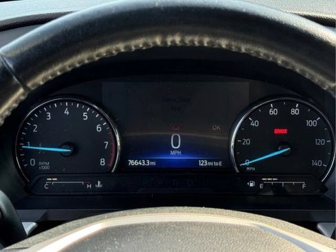 Used 2022 Ford Explorer XLT w/ Equipment Group 202A AWD/4WD image 29