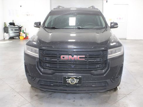 Used 2022 GMC Acadia SLE w/ Driver Convenience Package image 3