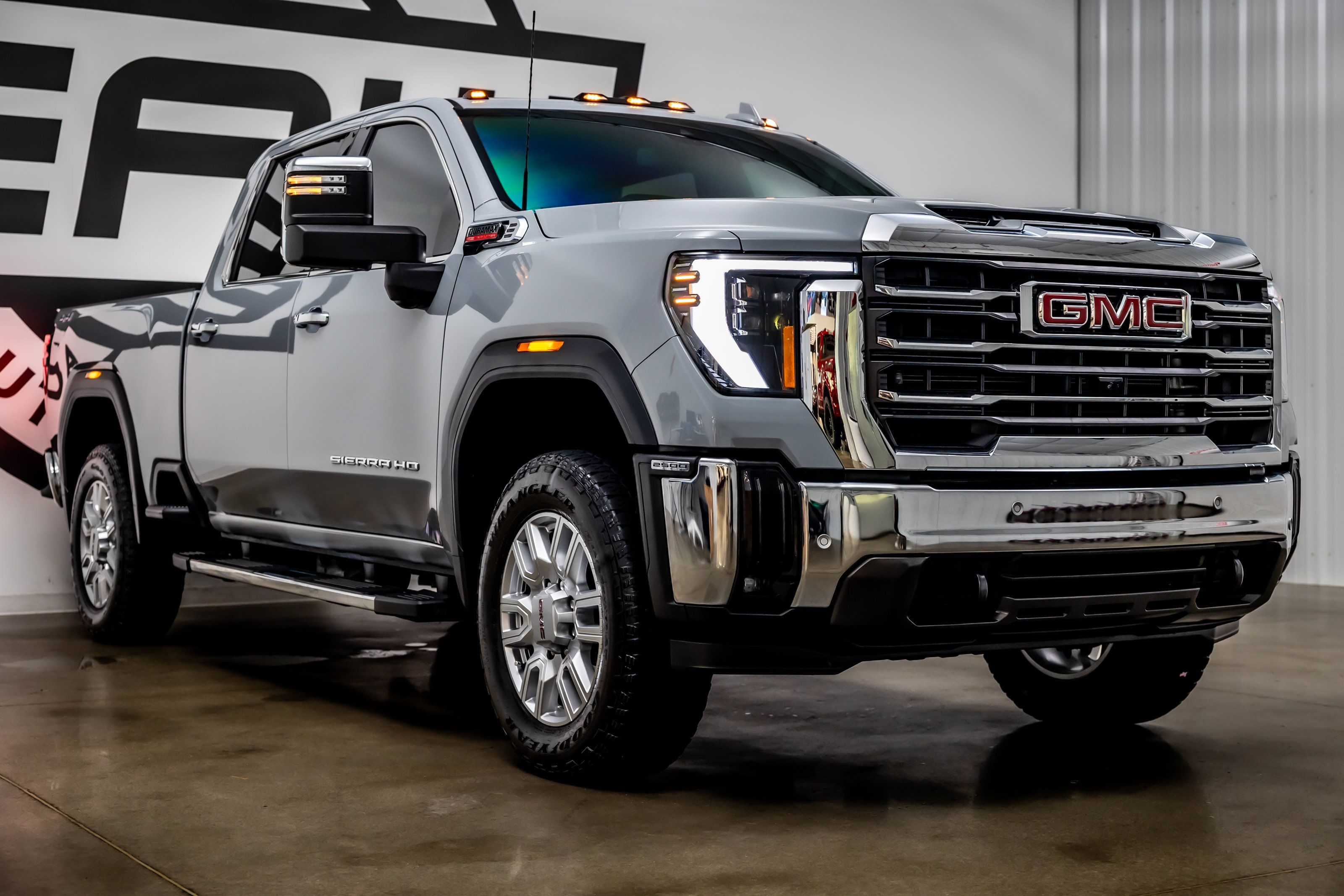 Used 2024 GMC Sierra 2500 SLT w/ SLT Premium Package AWD/4WD image 29