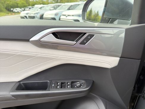 New 2026 Volkswagen Taos SEL AWD/4WD image 15