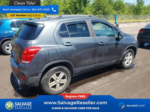 Used 2017 Chevrolet Trax LT w/ LT Convenience Package AWD/4WD image 4