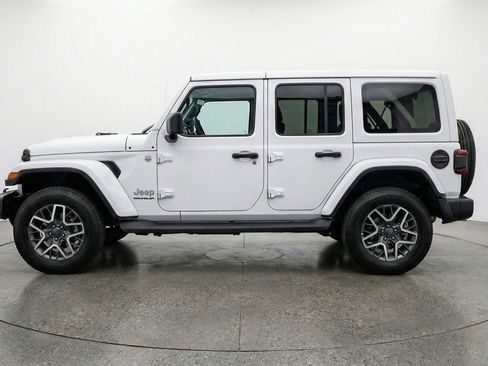 Used 2025 Jeep Wrangler Sahara image 5
