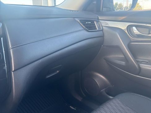 Used 2018 Nissan Rogue SV AWD/4WD image 9