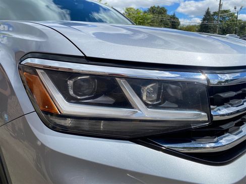 Used 2021 Volkswagen Atlas Cross Sport SE image 20