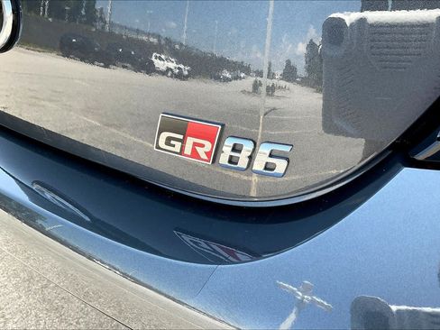 Used 2025 Toyota GR86 Premium RWD image 9