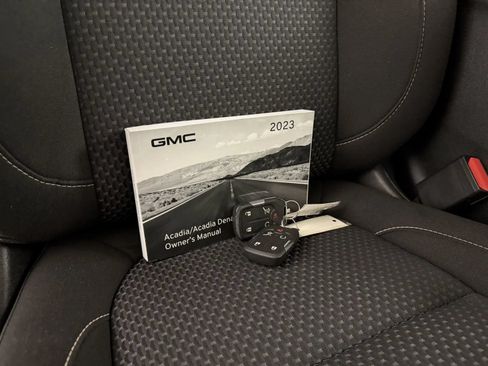 Used 2023 GMC Acadia SLE w/ Driver Convenience Package AWD/4WD image 38