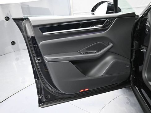 New 2026 Porsche Macan 4 Electric image 15