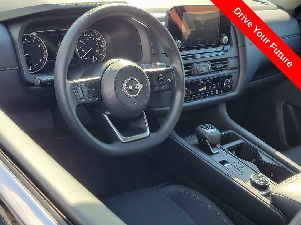 Used 2025 Nissan Pathfinder S AWD/4WD image 5