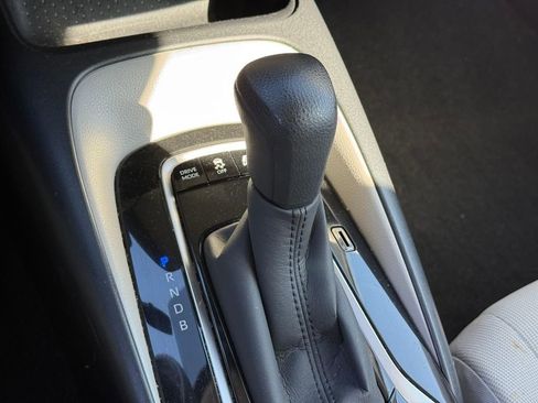 Used 2021 Toyota Corolla LE image 16