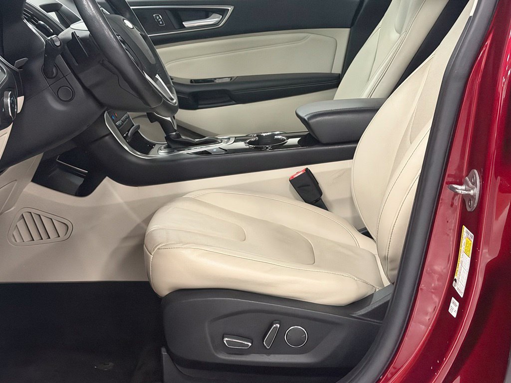 Used 2017 Ford Edge Titanium w/ Equipment Group 302A AWD/4WD image 12