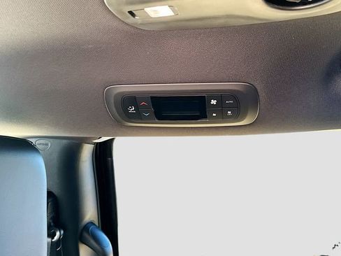 New 2026 Chrysler Pacifica Select image 26