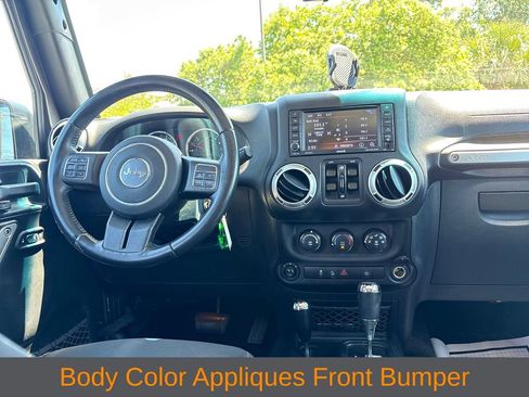 Used 2018 Jeep Wrangler Unlimited Sahara w/ Connectivity Group AWD/4WD image 12