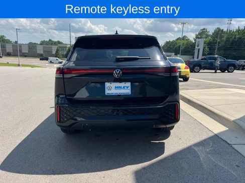 Certified 2026 Volkswagen Tiguan SE R-Line FWD image 7