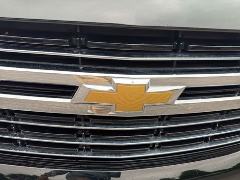 Used 2023 Chevrolet Suburban LT AWD/4WD image 29