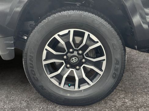 Used 2023 Toyota Tacoma TRD Sport image 12