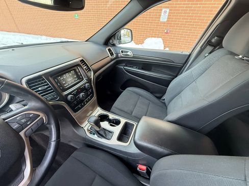 Used 2017 Jeep Grand Cherokee Laredo w/ Quick Order Package 23E AWD/4WD image 17