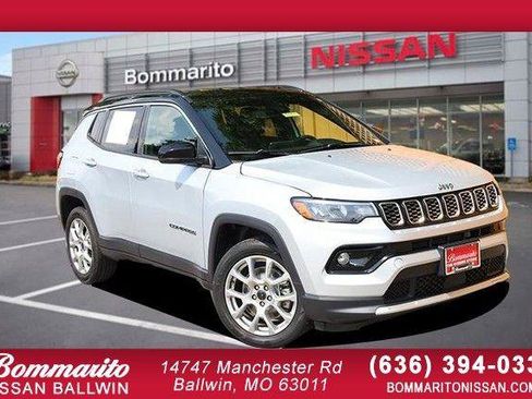 Used 2025 Jeep Compass Limited AWD/4WD image 1