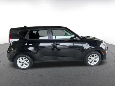 Used 2025 Kia Soul LX w/ LX Technology Package FWD image 16