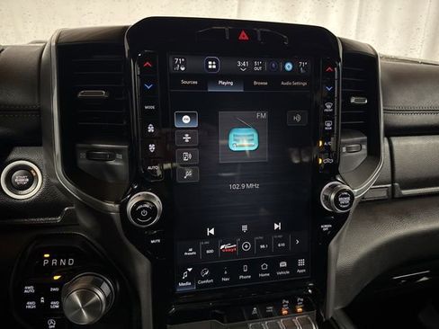 Used 2023 RAM 1500 Laramie AWD/4WD image 18
