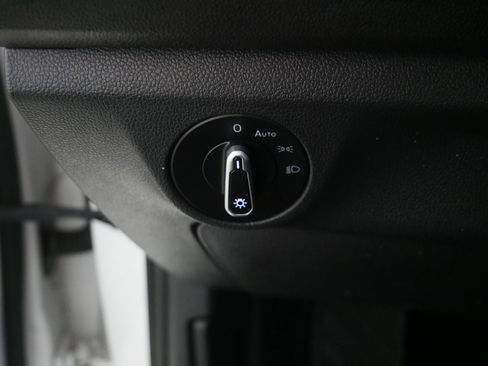 Certified 2022 Volkswagen Jetta SE w/ Panoramic Sunroof Package image 26