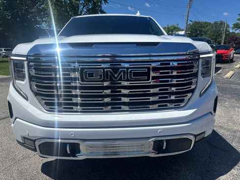 Used 2024 GMC Sierra 1500 Denali w/ Technology Package AWD/4WD image 2