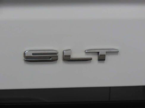 Used 2025 GMC Sierra 1500 SLT image 9