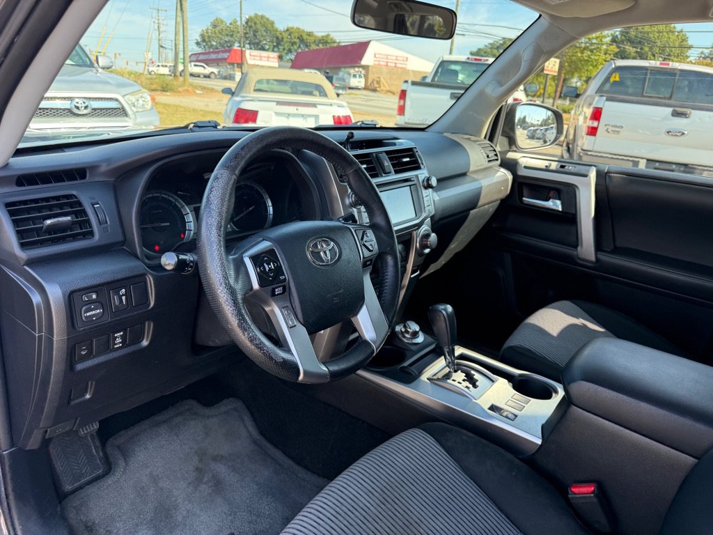 Used 2014 Toyota 4Runner SR5 AWD/4WD image 10