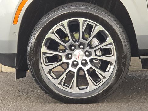 Used 2025 GMC Yukon XL Denali w/ Denali Reserve Package AWD/4WD image 35