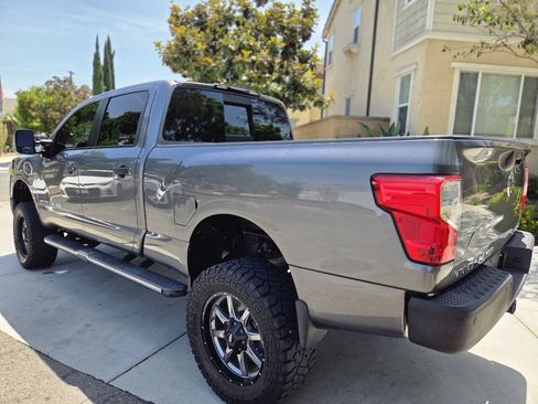 Used 2018 Nissan Titan SV w/ SV Convenience Package AWD/4WD image 40
