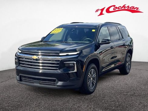 Used 2025 Chevrolet Traverse LT FWD image 11