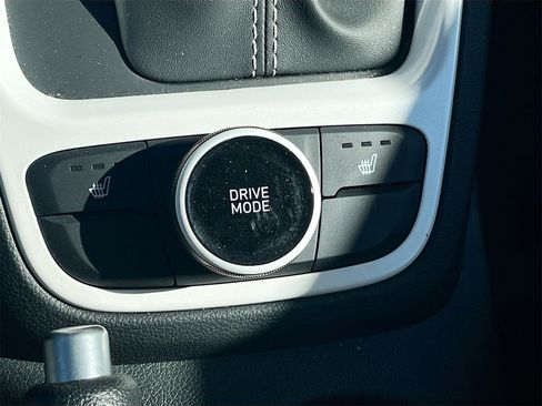 Used 2024 Hyundai Venue Limited image 21